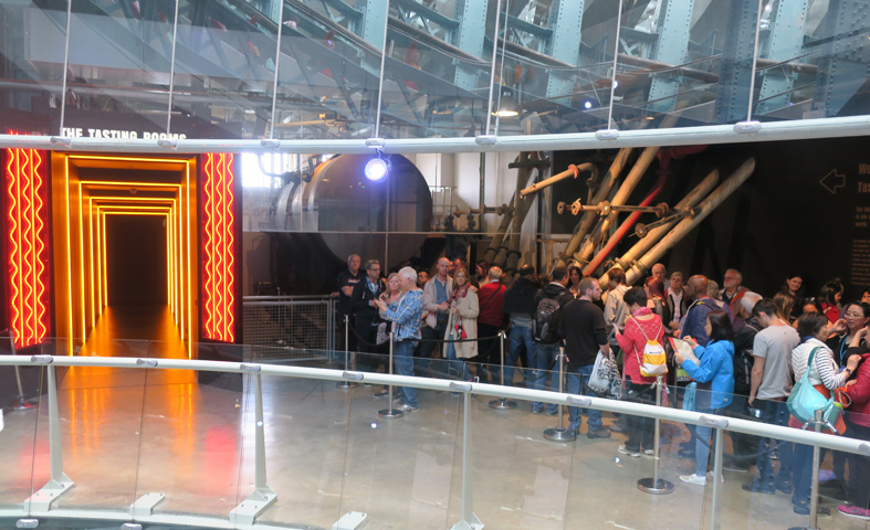 Очередь за пивом Гинесс