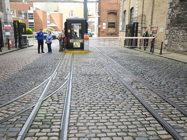 Проходная завода Гинесс