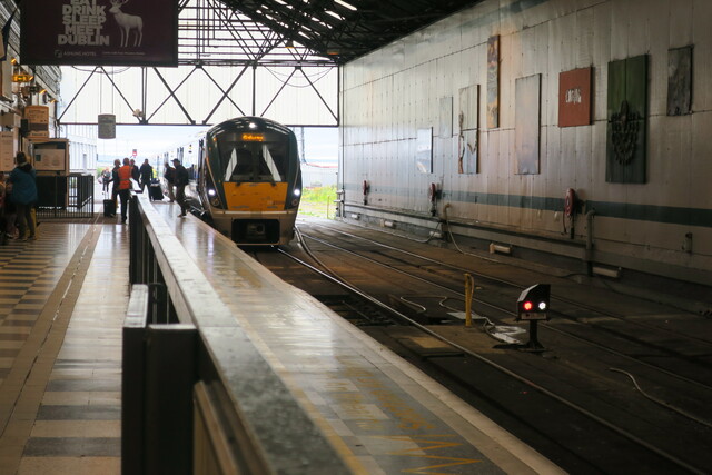 Поезд на станции Galway
