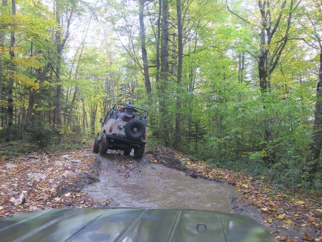 Джипы в воде