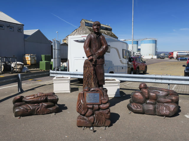 Деревянный памятник