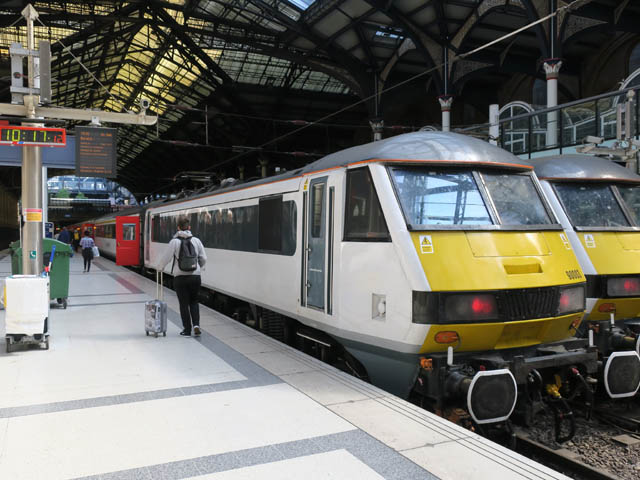 Поезд HST 225 на вокзале Liverpool Street