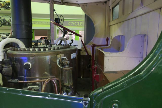 Органы управления и топка грузовика