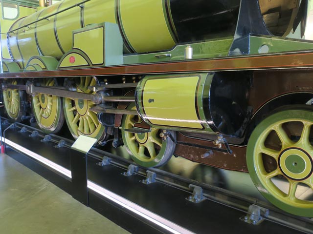 Движущий механизм паровоза