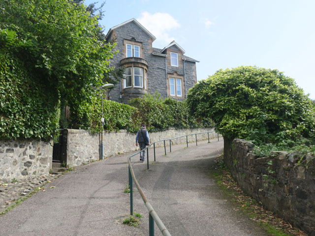 Дорога к башне Маккейга