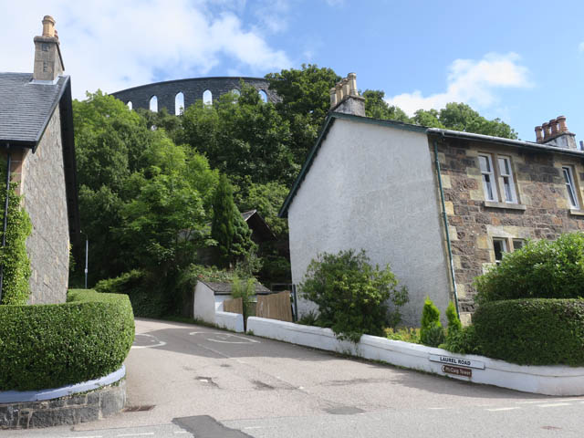 Дорога к башне Маккейга