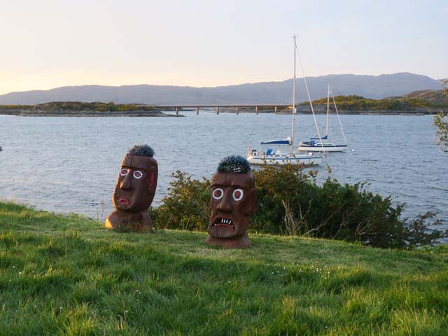 Деревянные головы в Кайлакине