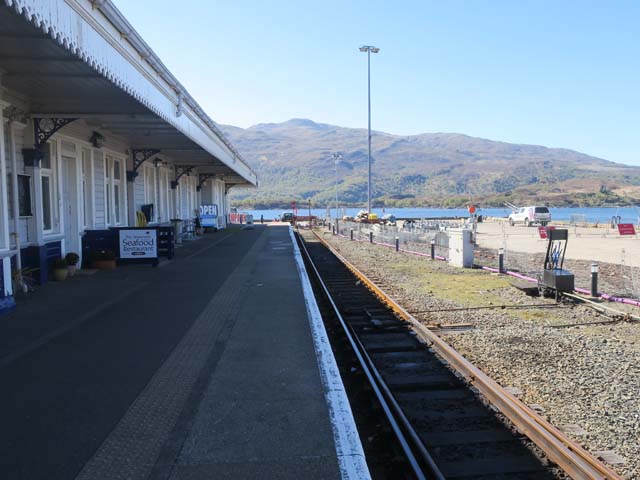 На перроне станции Kyle of Lochalsh