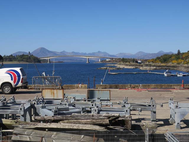 Выгрузка крепёжных металлоконструкций