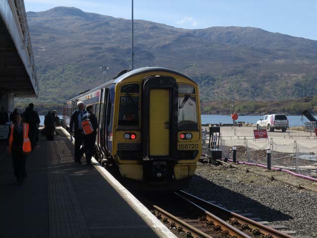 Поезд на станции Kyle of Lochalsh