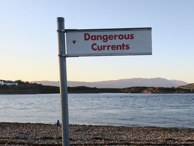 Знак Dangerous Currents