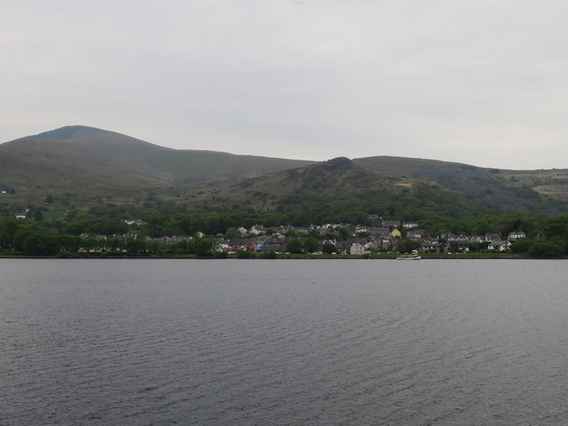 Вид на город Хланберис