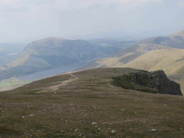 Горы скрываются в слабой дымке