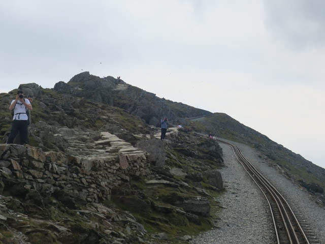 Люди фотографируют поезд