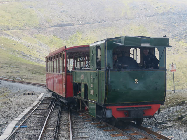 Чумазый человек на паровозе